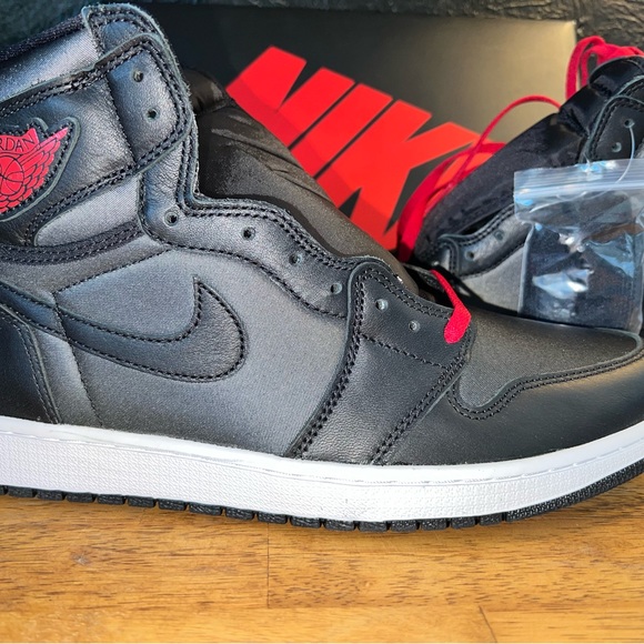 Air Jordan 1 Retro High OG Black Satin / Black Gym Red - Picture 8 of 10